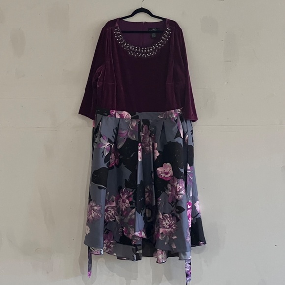 Midnight velvet, dark purple floral dress - Picture 3 of 12